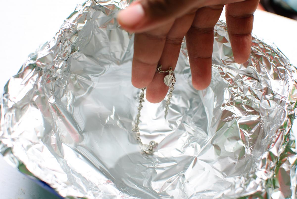 Как почистить серебро в домашних условиях :: инфониак