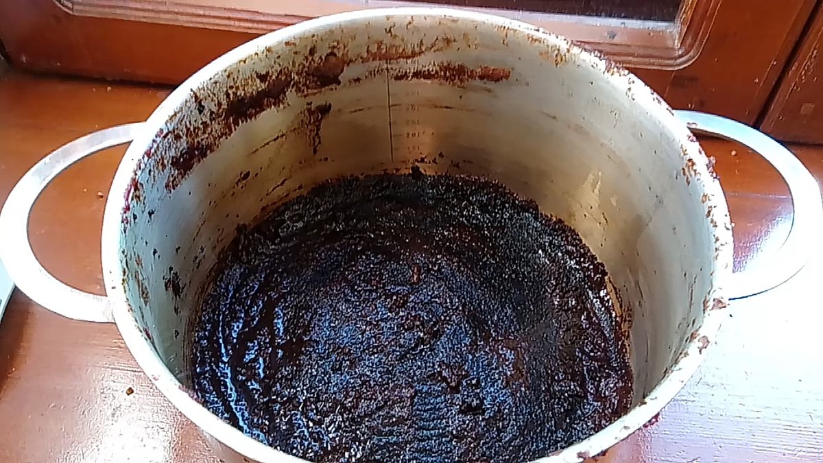 Если пригорело варенье в эмалированной кастрюле, как можно ее отмыть