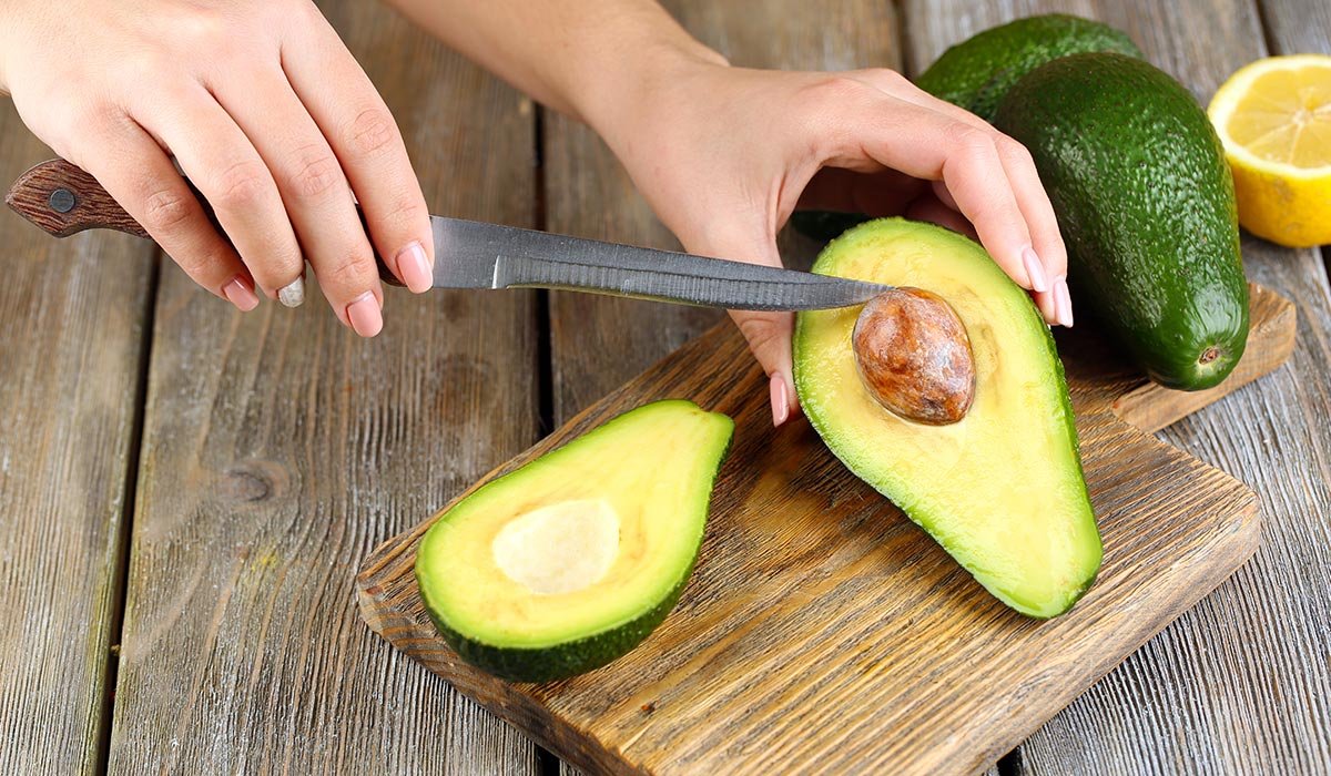 Как определить спелость авокадо по внешнему виду? как правильно хранить авокадо, чтобы он не испортился?