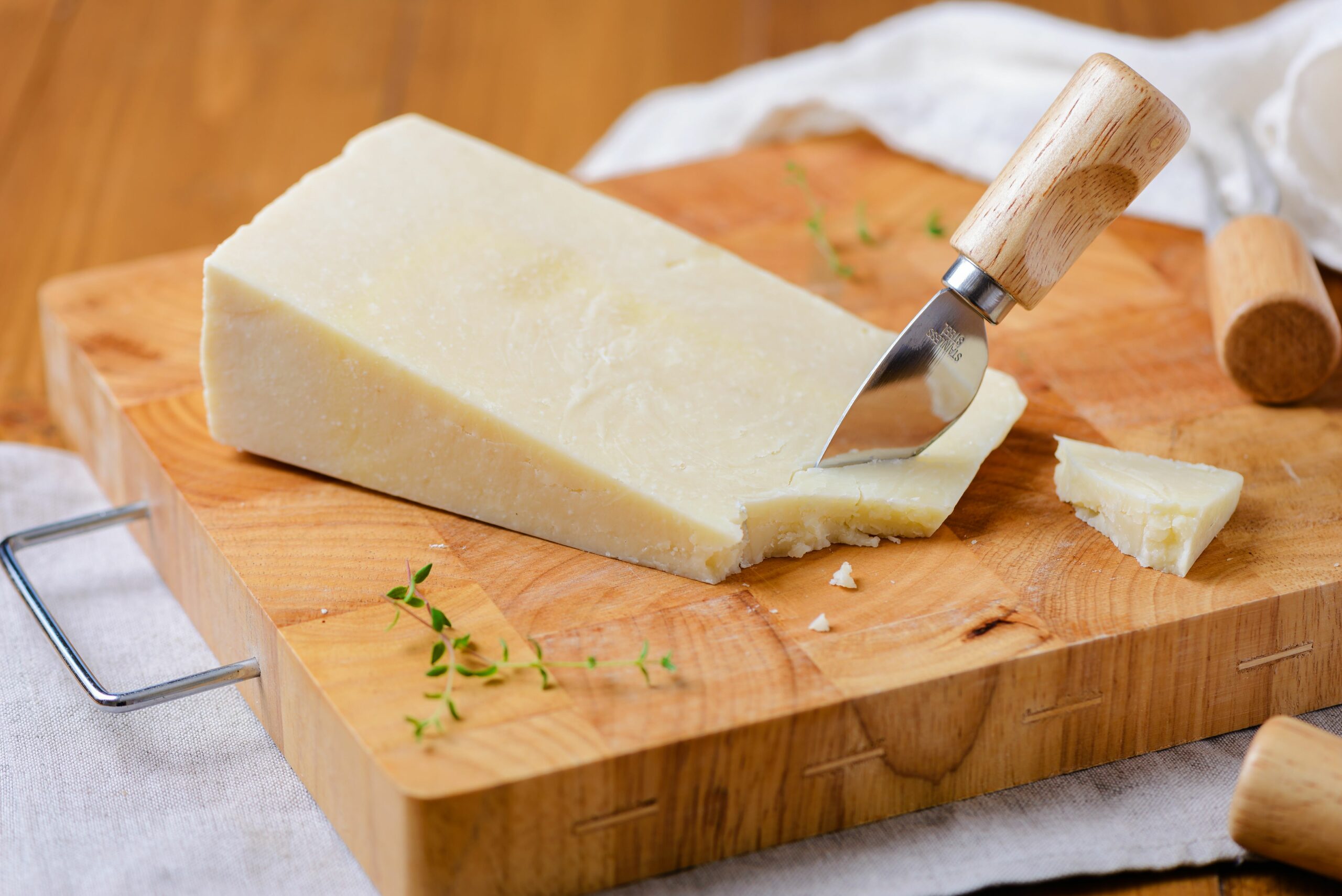 Как хранить сыр: твердый, сливочный, плавленый и другие сорта, рекомендации, правила, советы
