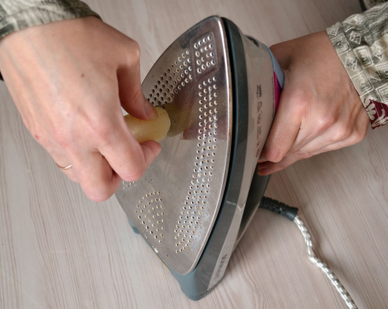 Как почистить утюг с тефлоновым покрытием от пригоревшей ткани в домашних условиях