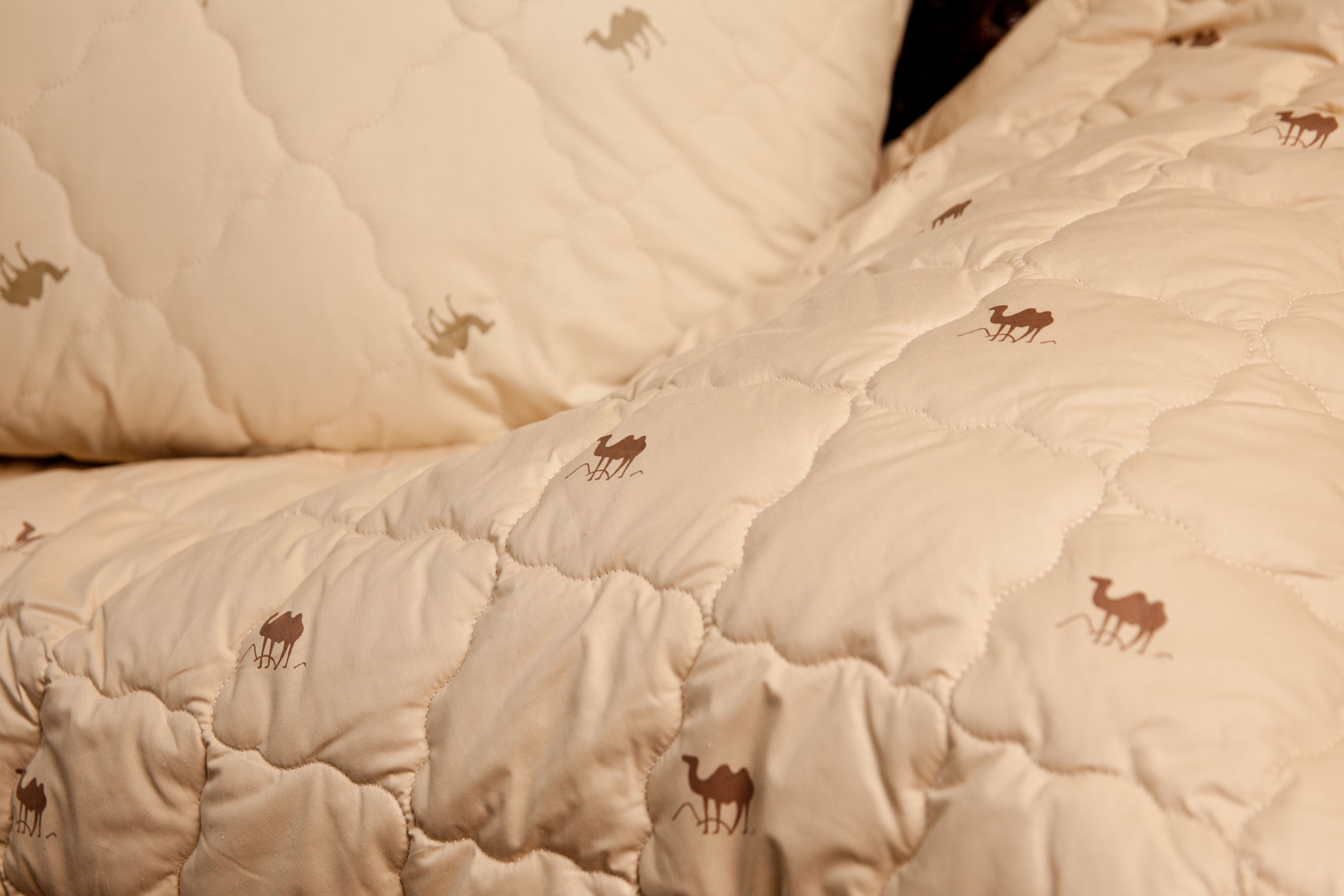 Советы, как стирать одеяло из верблюжьей шерсти в домашних условиях вручную и в машинке