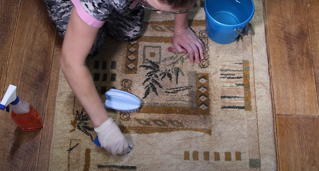 Лучшие народные методы чистки ковра дома: инструкция +видео
