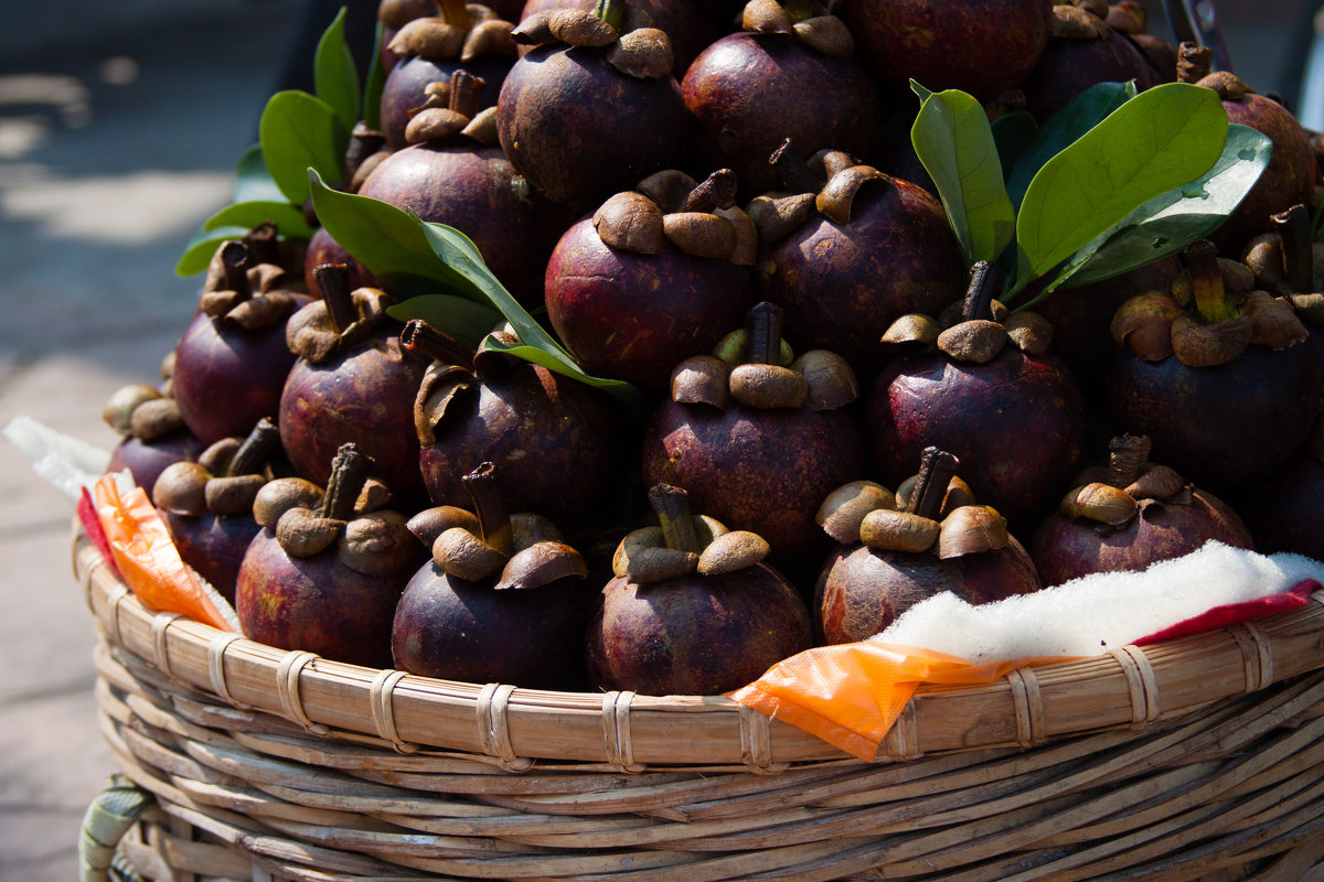 Мангустин (фрукт) - полезные свойства, и как его едят