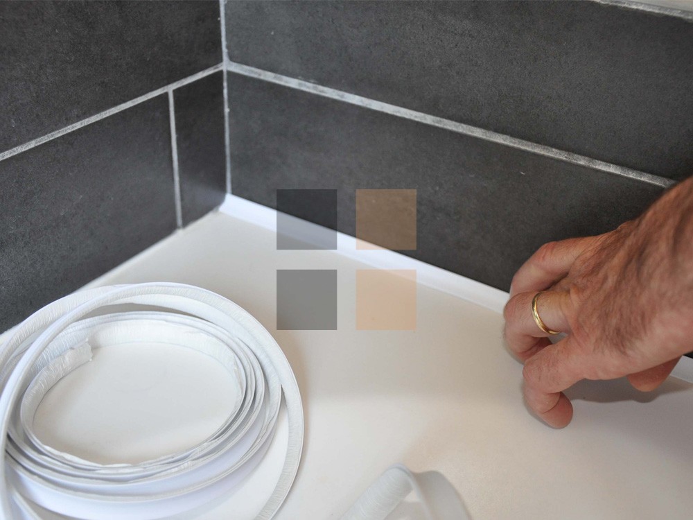 Как убрать герметик с плитки в ванной: как снять и очистить силиконовый слой подручными средствами, оттереть растворителями?
