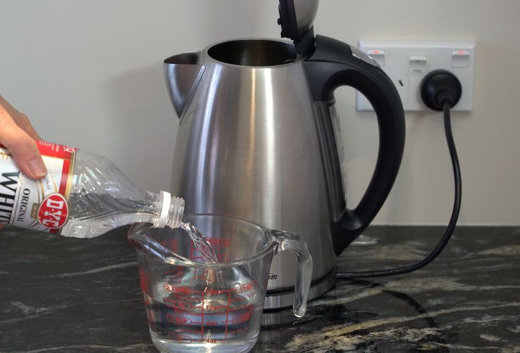Запах пластмассы в чайнике: что делать и как избавиться от запаха, способы и особенности