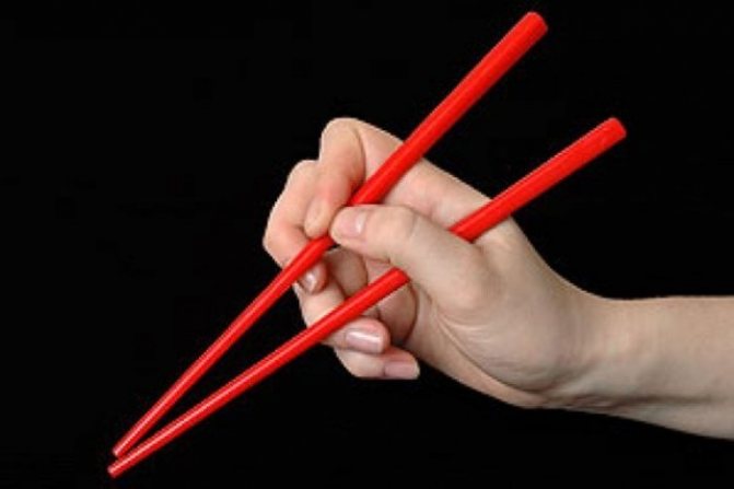 Как использовать палочки для суши