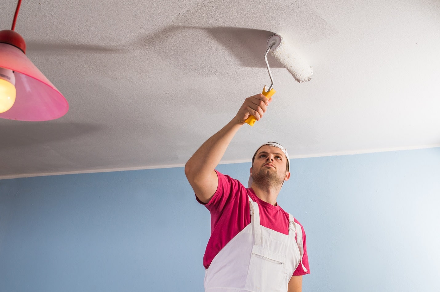 Способы, как и чем помыть потолок покрашенный водоэмульсионной краской