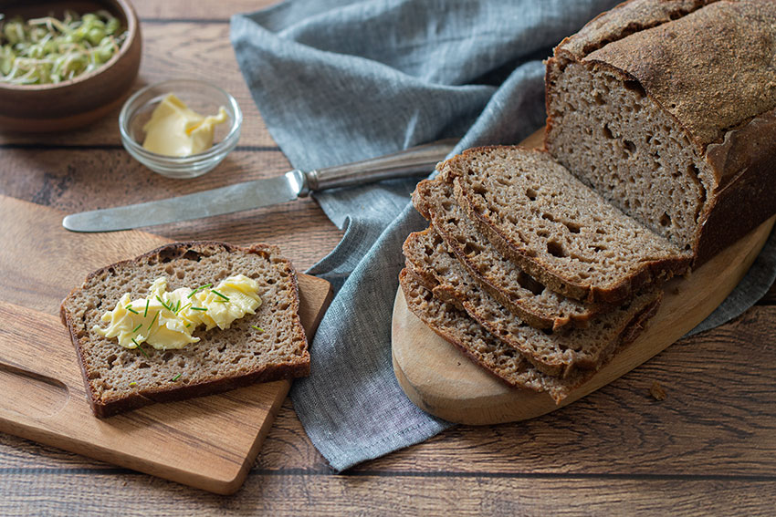Плесень на хлебе: что будет, если съесть заплесневелый продукт, как лечить такое отравление и как не допустить появления плесневого грибка