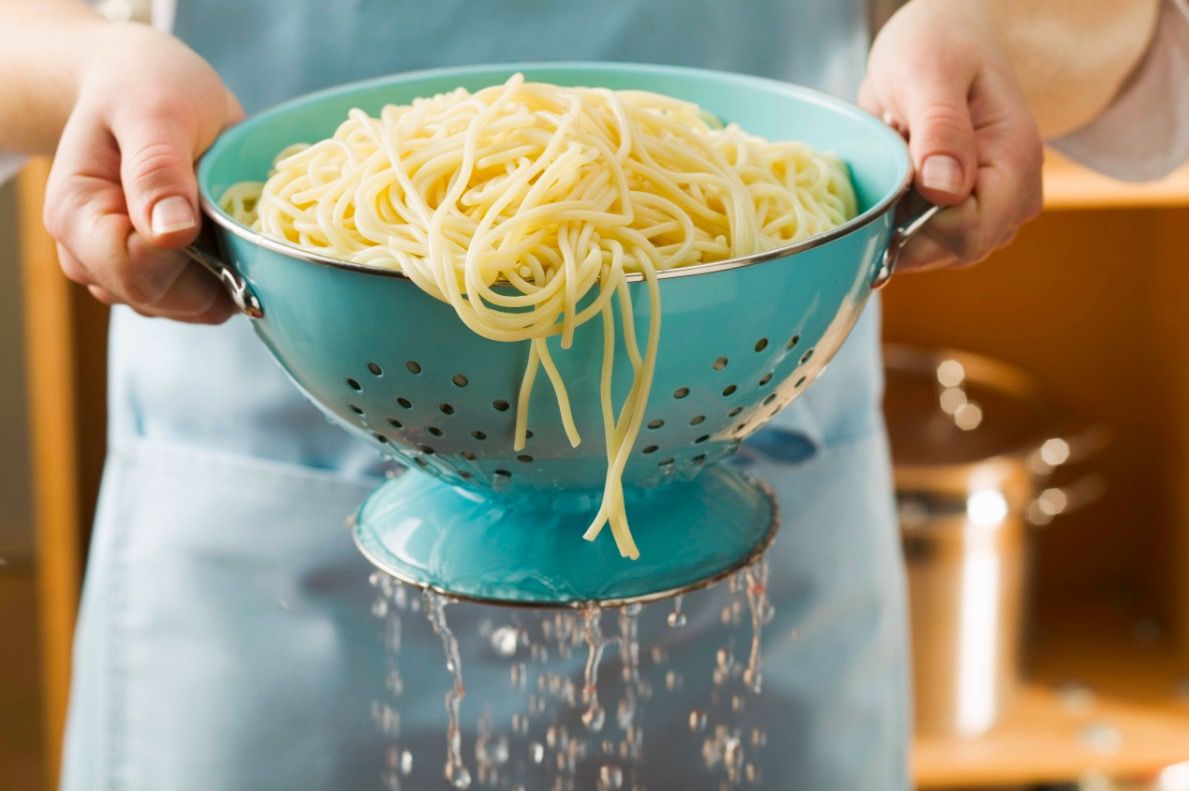 Как варить макароны, чтобы они не слипались после варки? правильно готовим макароны в кастрюле, мультиварке и микроволновке