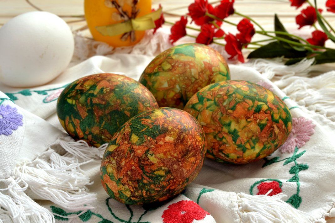 Как красиво покрасить яйца на пасху 2022 своими руками
