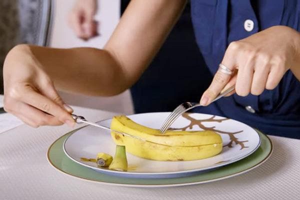 С какого конца чистить бананы, как приготовить банан фламбе и правда ли, что бананы радиоактивны Все самое интересное в одной статье