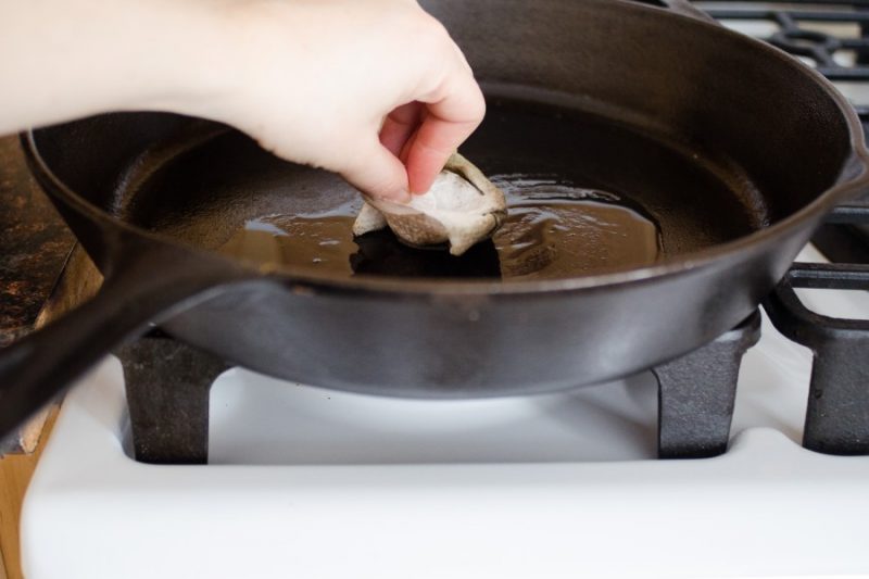 Как очистить тефлоновую сковороду от нагара: чем отмыть сковородку с антипригарным покрытием, как почистить пригоревшее дно внутри и снаружи | domovoda.club