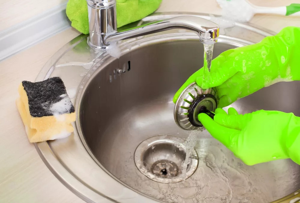 Как избавиться от неприятных запахов из раковины в ванной комнате