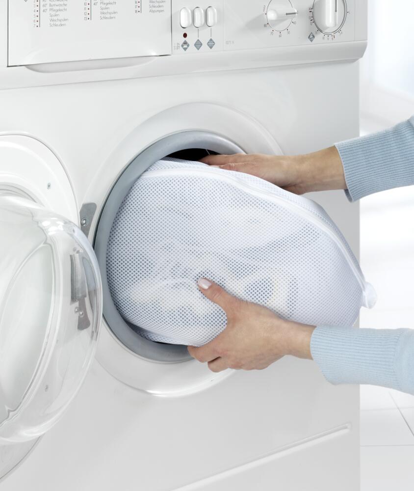 Как стирать подушки: в стиральной машине и в ручную, отбеливание, сушка