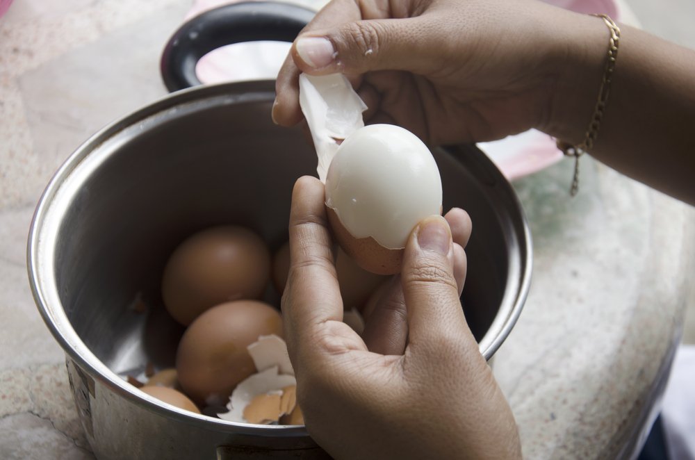 Как варить яйца вкрутую, в мешочек, всмятку: чтобы они не лопнули, способы