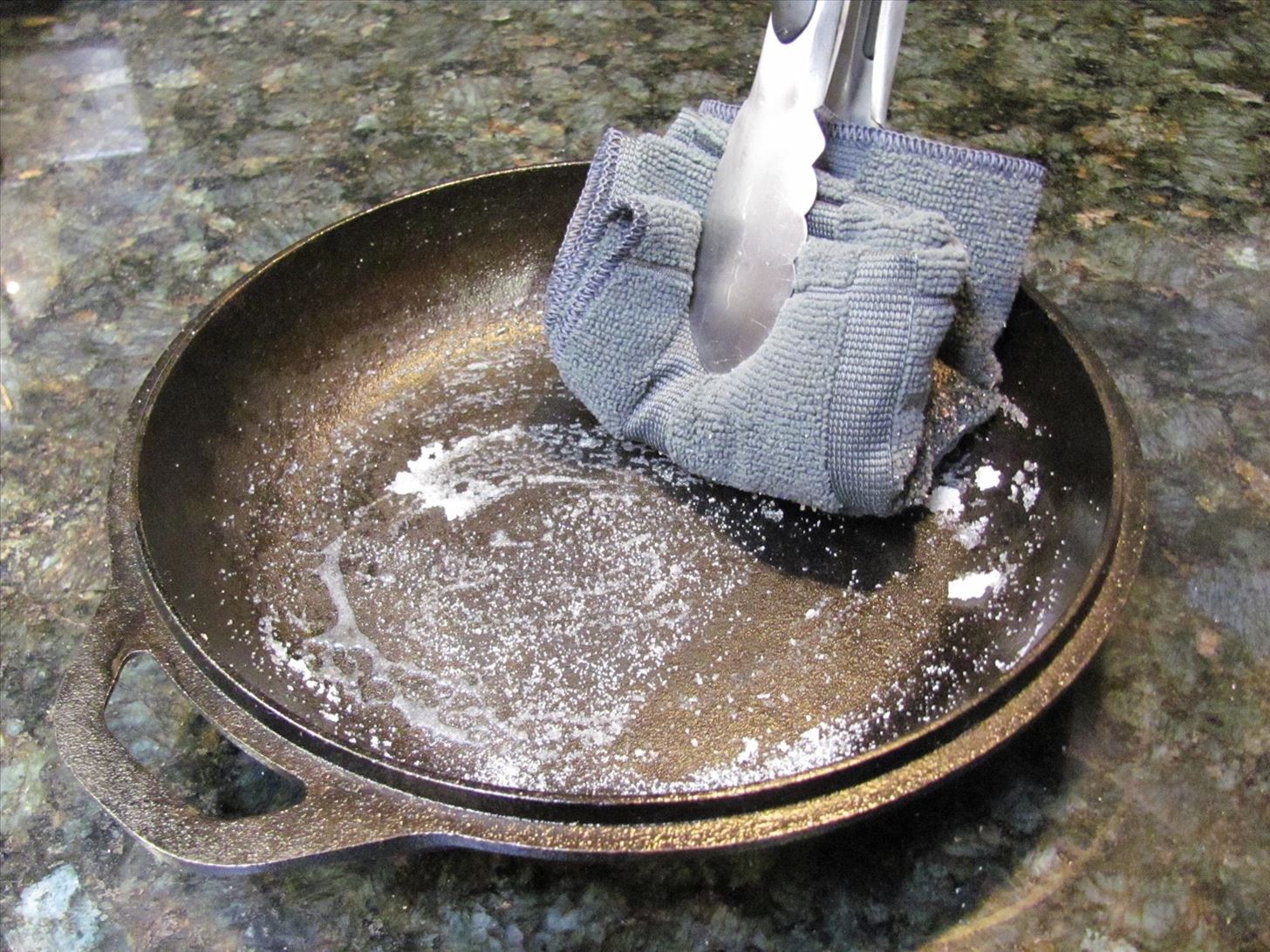 Топ-10 способов очистить пригоревшую кастрюлю