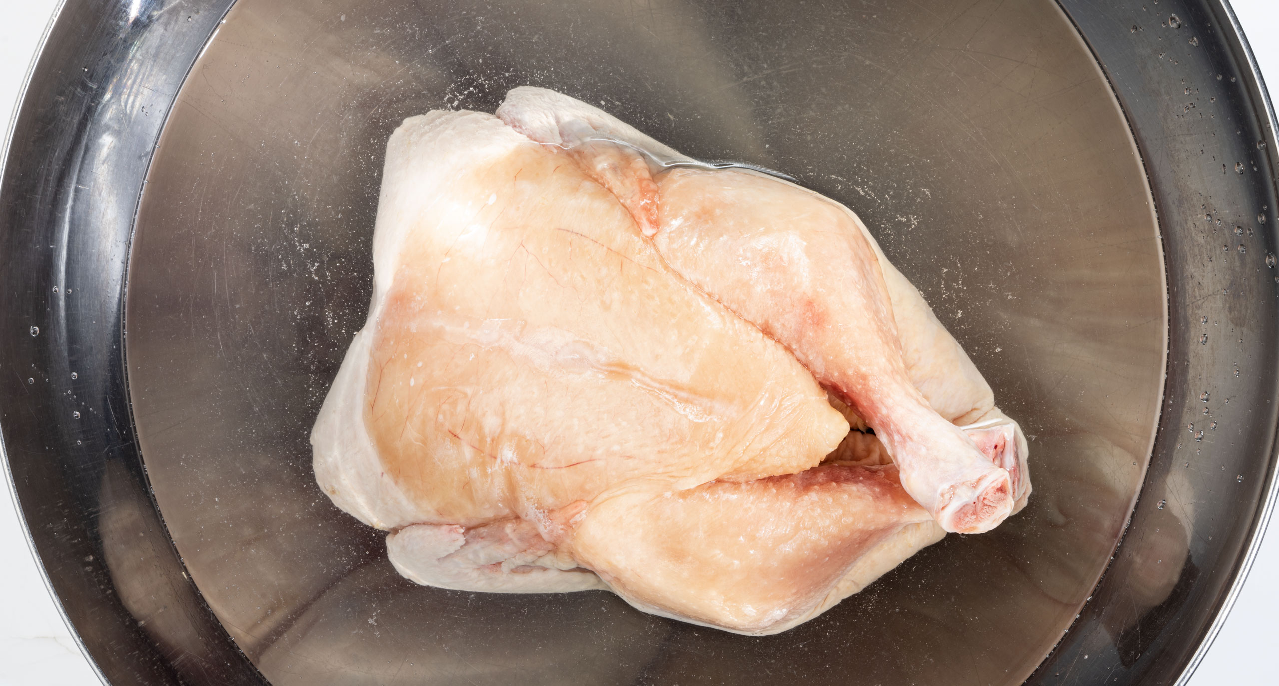 Сколько хранится жареная и сырая курица в холодильнике или в морозилке, срок годности без холодильника