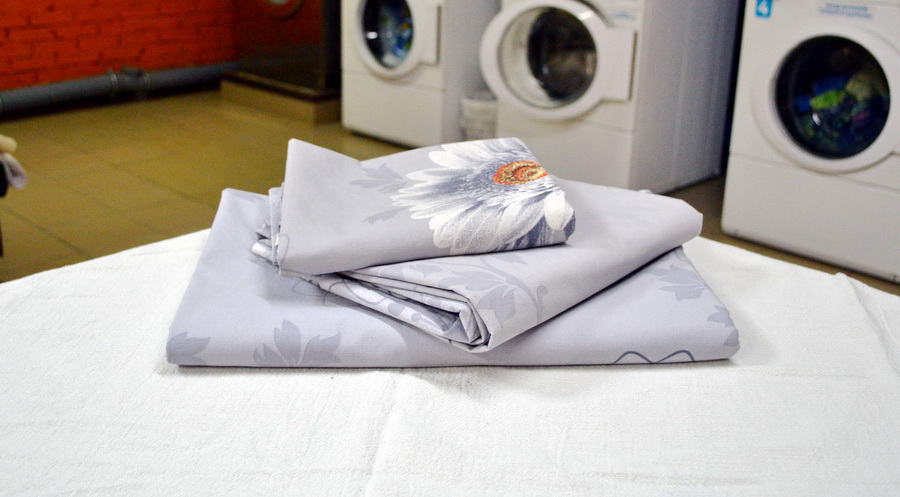 Как стирать новое постельное белье, чтобы оно не полиняло?
