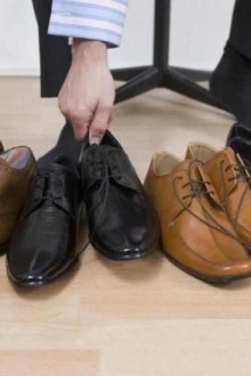 Как быстро разносить лаковую обувь в домашних условиях