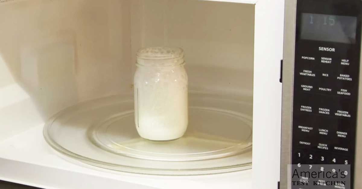 Почему считается, что греть молоко в микроволновке — это плохо, и так ли это на самом деле Принцип работы СВЧ-печи Можно ли греть грудное молоко