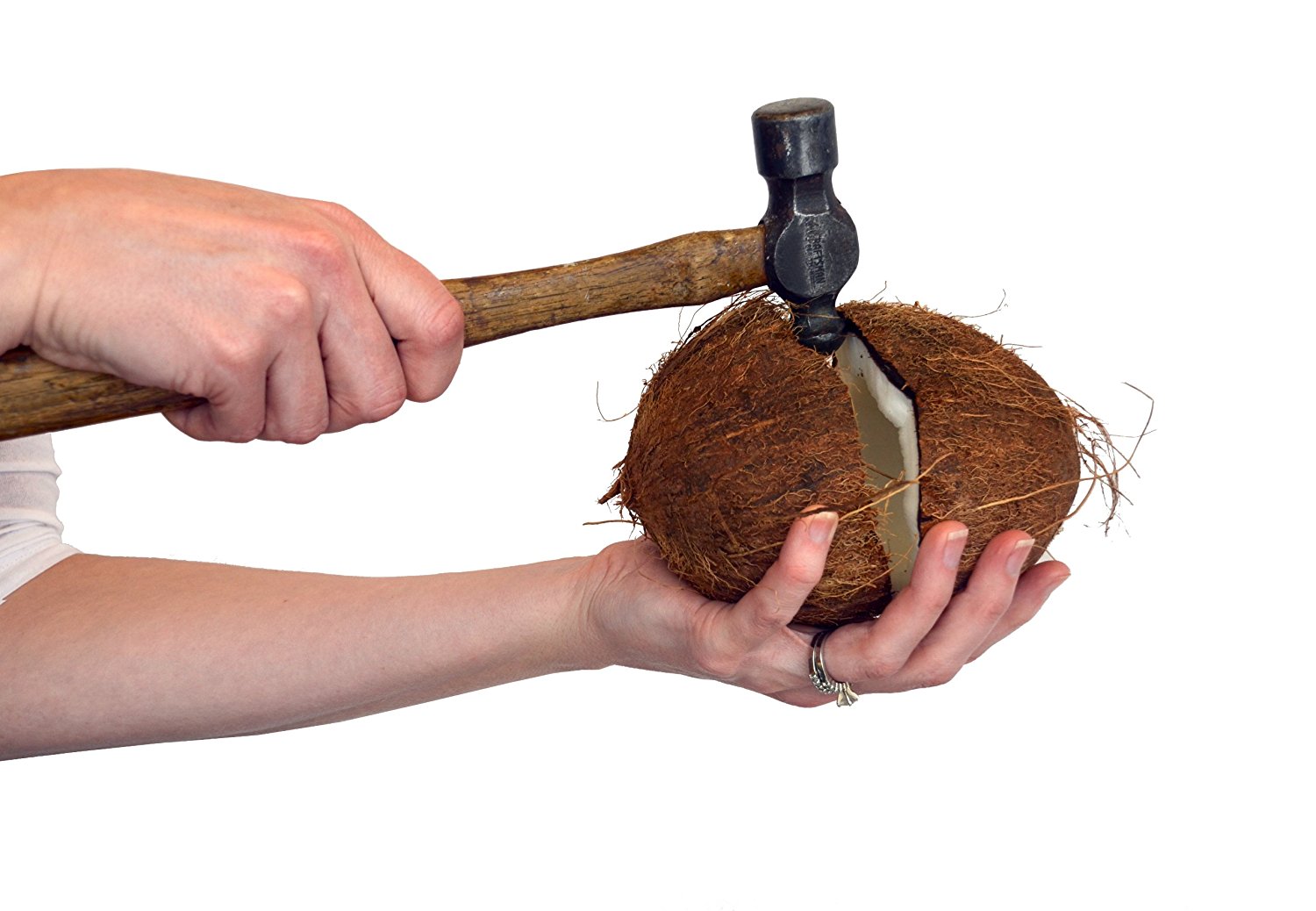 Как чистить кокос в домашних условиях с помощью подручных средств?
