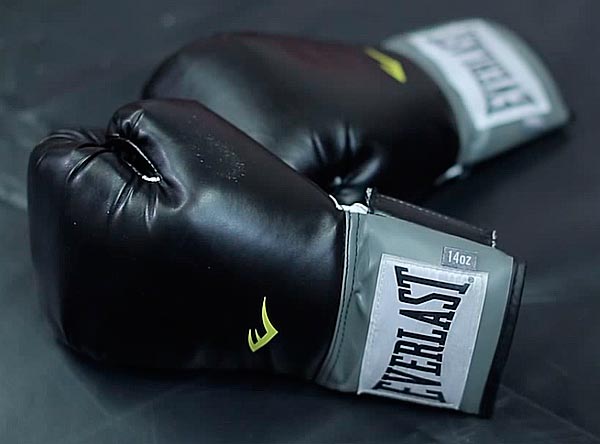 Как стирать боксёрские перчатки: борьба с запахом и его профилактика