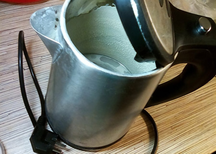 Как убрать накипь в чайнике с помощью домашних средств