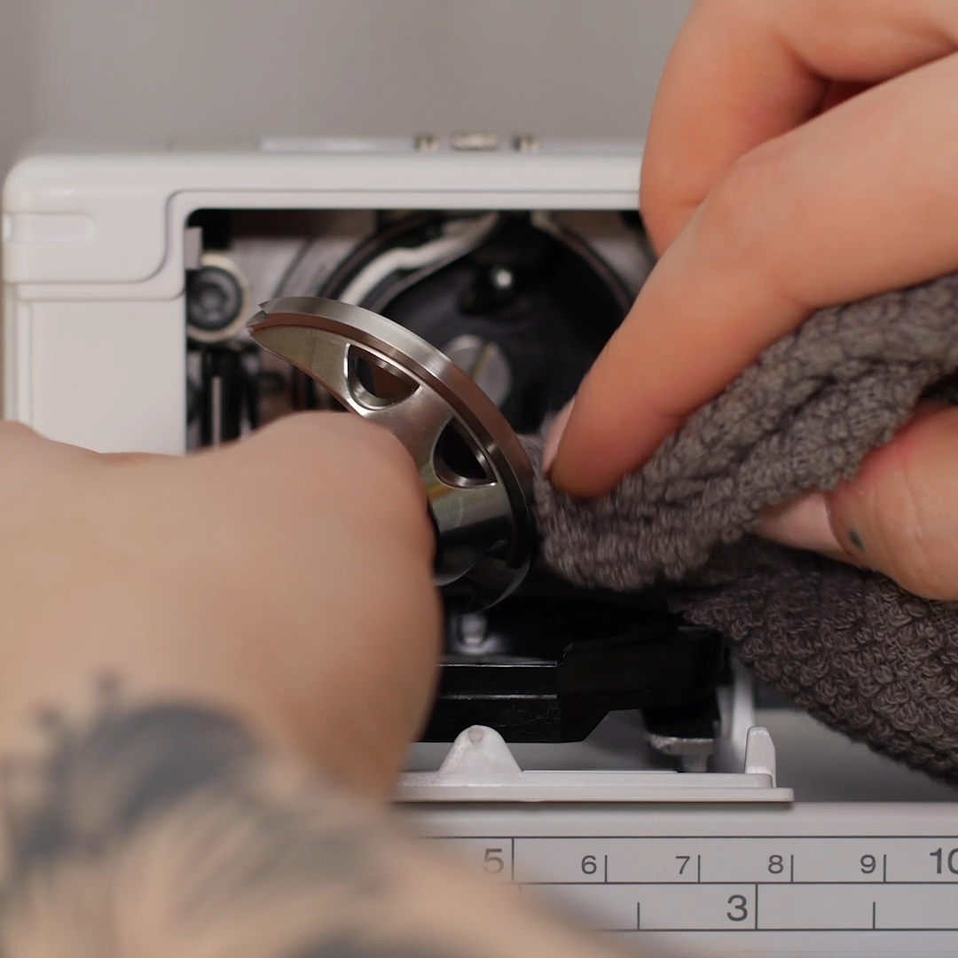 Как смазать швейную машину: чтобы она приносила пользу?
