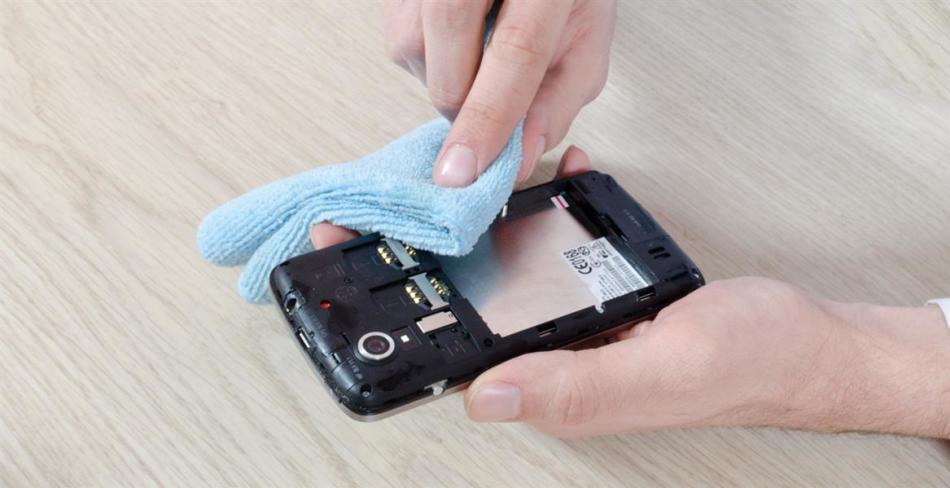 Узнаем что делать, если телефон упал в унитаз? как почистить и просушить телефон
