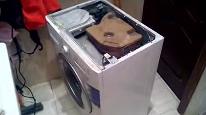 Сильная вибрация при отжиме стиральной машины: как устранить?