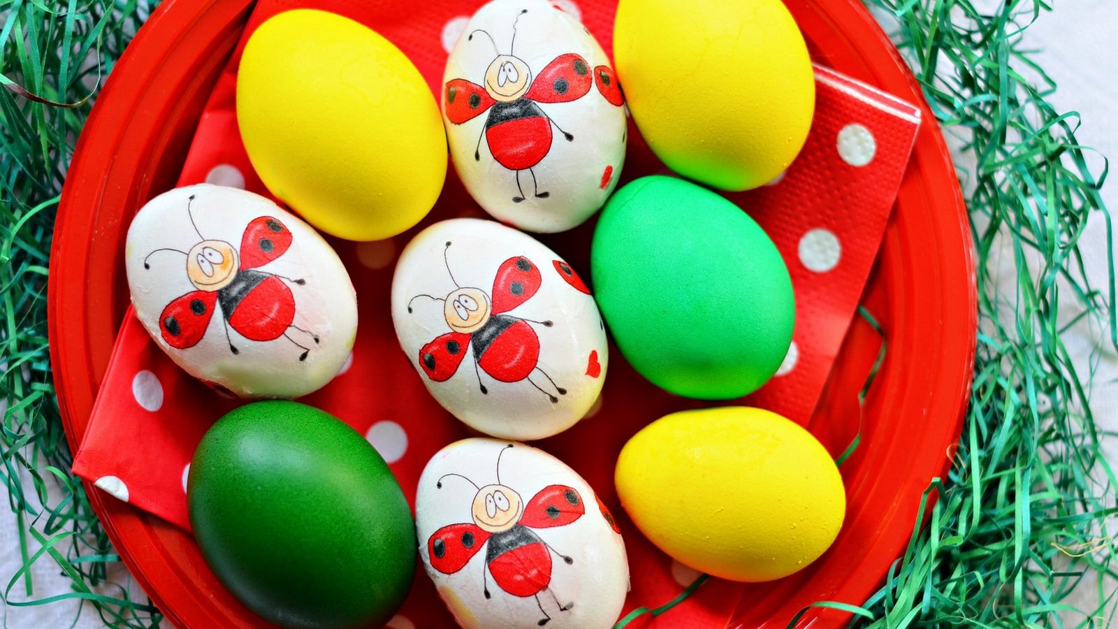 Как красить яйца на пасху 2022 г. своими руками. окрашивание яиц натуральными красителями