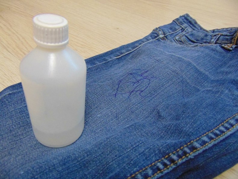 Как отстирать смолу от одежды, чем отстирать сосновую смолу с джинсов