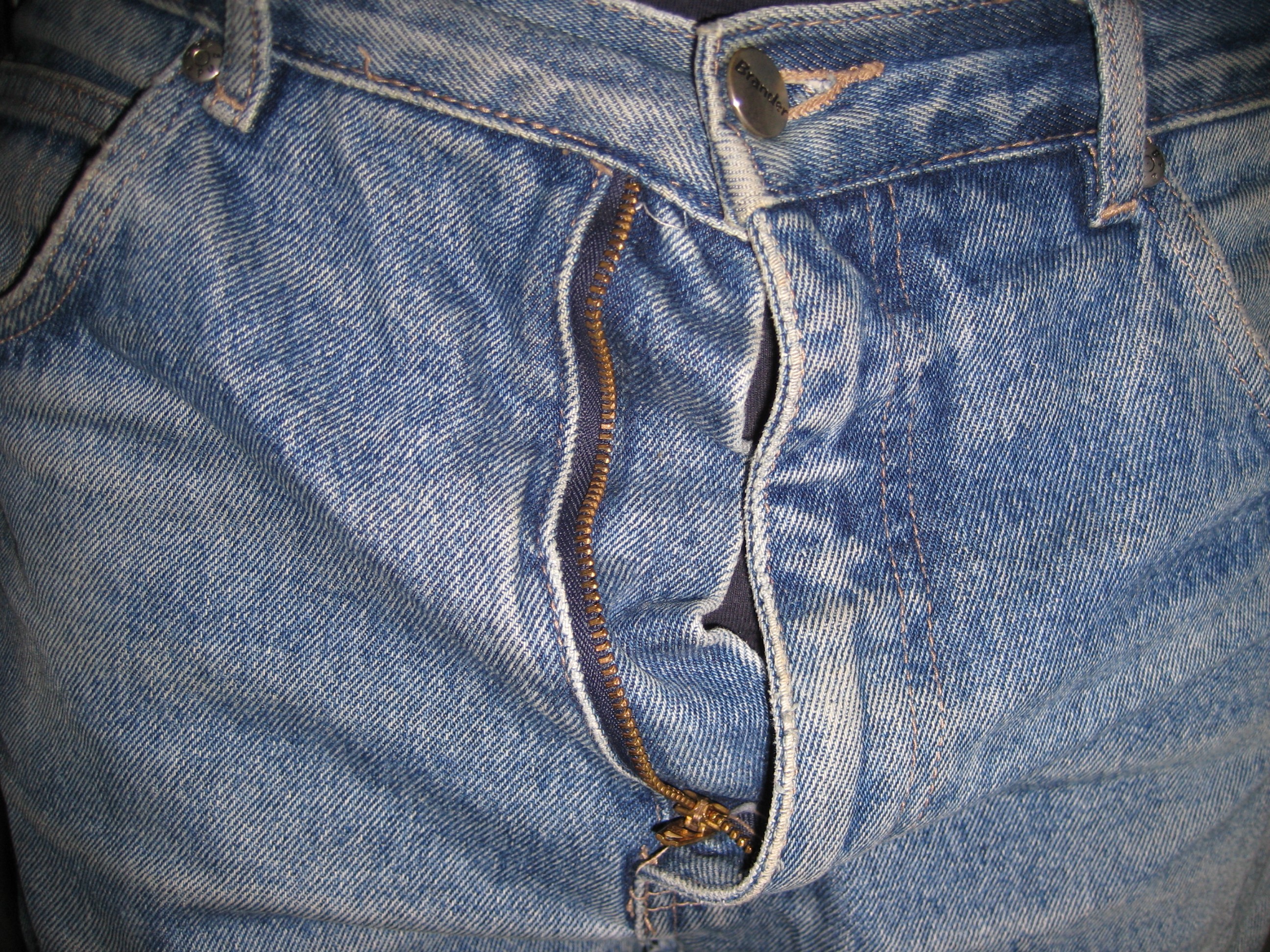 Как починить молнию на джинсах?
