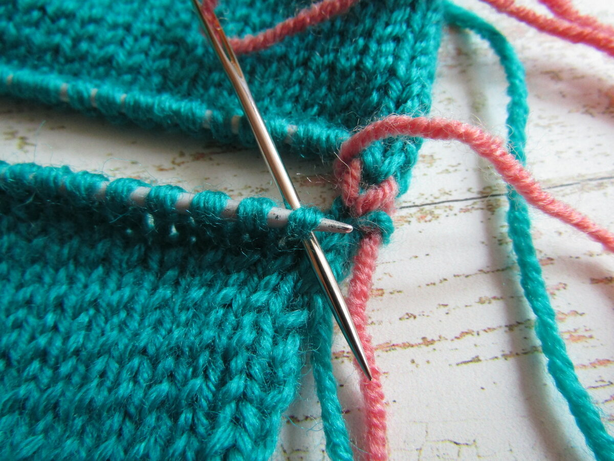 Как правильно завязывать узел на нитке в начале и конце шитья — простой алгоритм