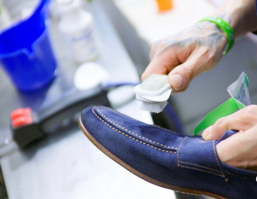 Как почистить кроссовки замшевые, как стирать и очистить замшевые кроссовки, можно ли стирать