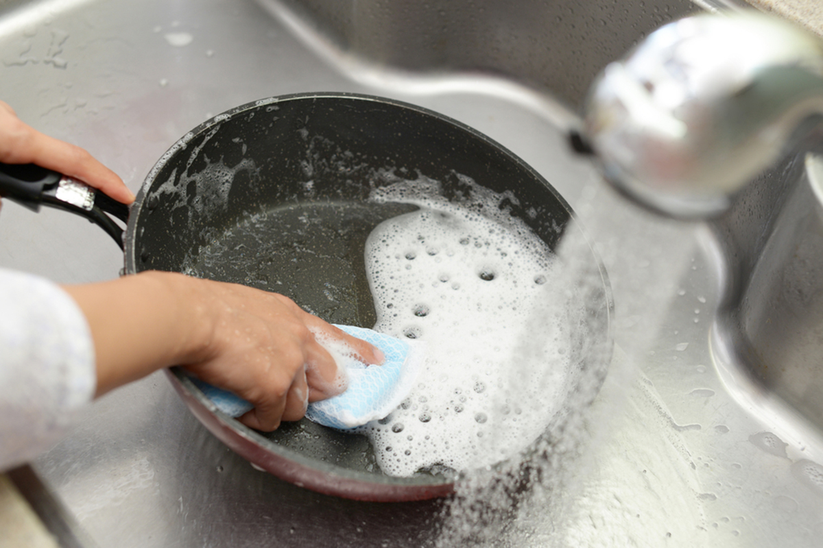 Как быстро помыть посуду: советы, рекомендации, способы облегчить скучный процесс