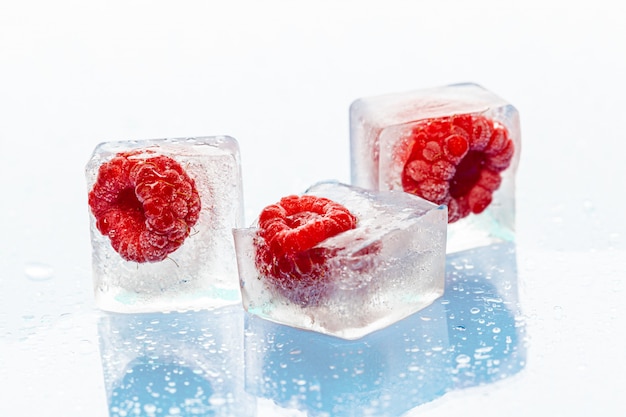 Как сделать кубики льда без формы. как получают прозрачный лед? как сделать в домашних условиях прозрачный лед? сделайте свои собственные конфеты с арахисовым маслом