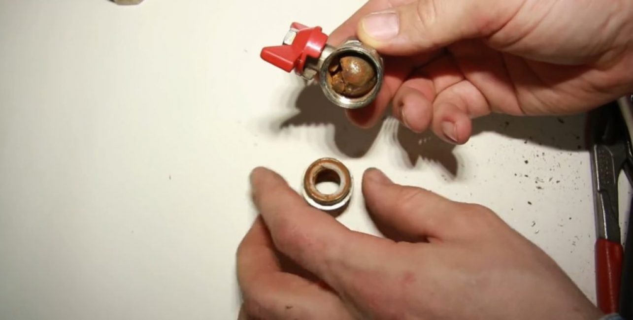 Как снять ручку шарового смесителя