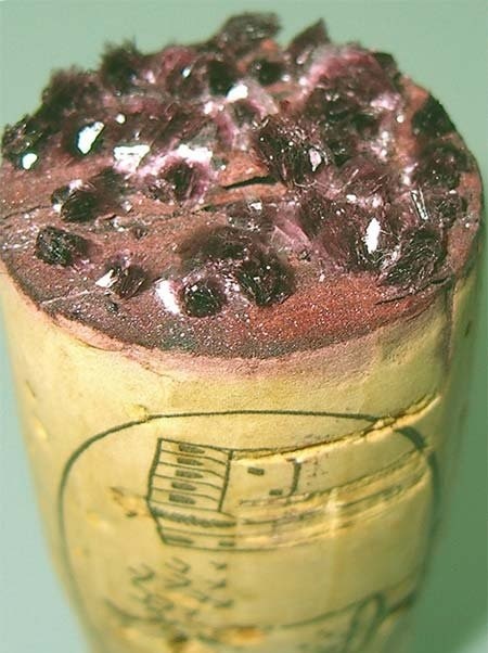 Как отмыть бутыль из-под вина с узким горлом: проверенные и необычные методы