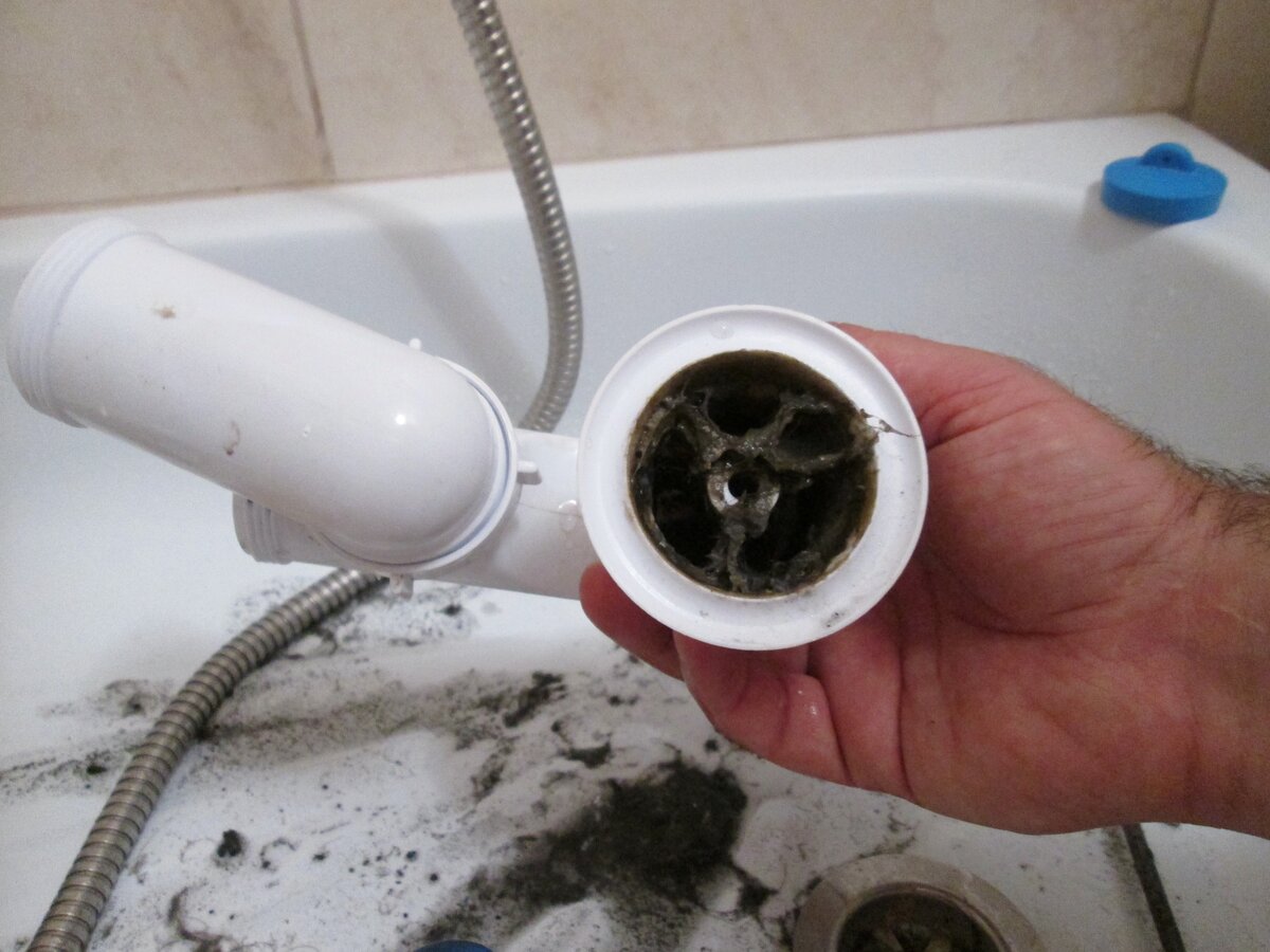 Как устранить засор в ванной в домашних условиях: как прочистить подручными средствами (сода и уксус и т.д.), убрать вантузом?