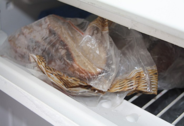Можно ли хранить хлеб в холодильнике?