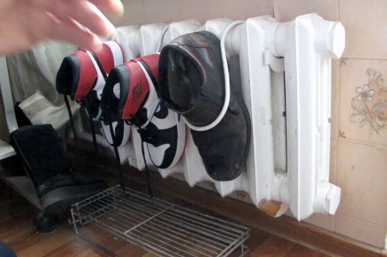 Как быстро высушить обувь после стирки или если вы промочили ноги: полезные советы и рекомендации, правила и запреты при сушке
