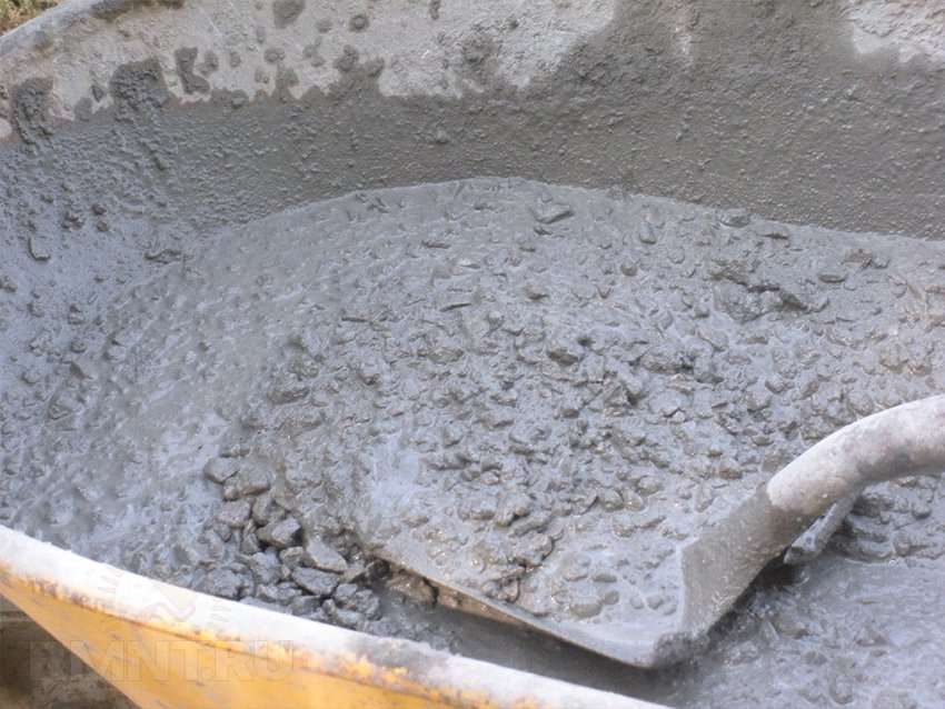 Как с умом использовать просроченный или окаменевший цемент: рабочие способы и опасные мифы