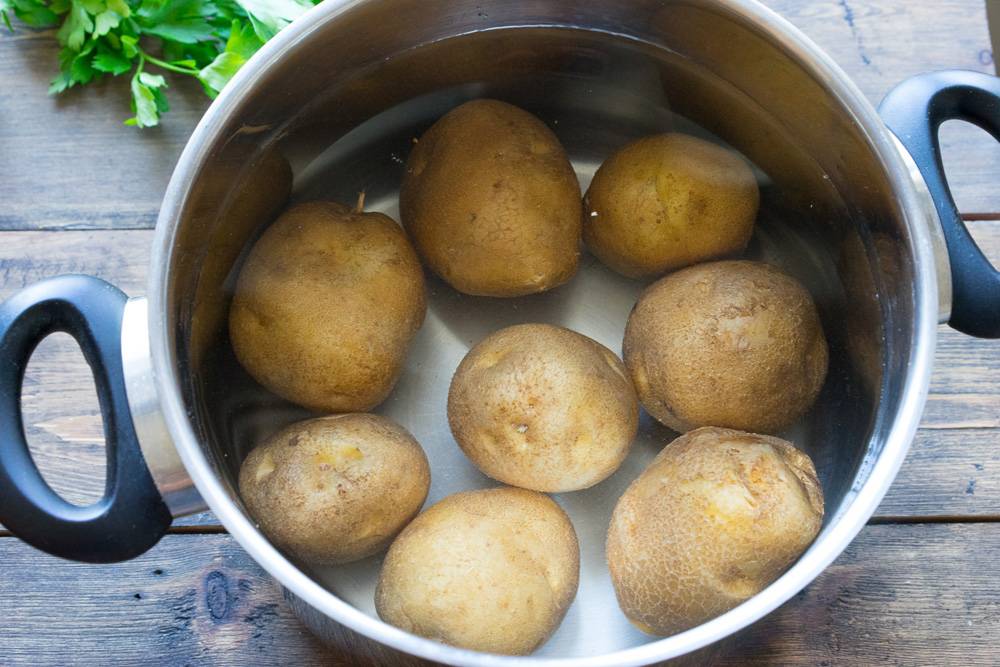 Как варить картошку в кастрюле и мультиварке и сколько по времени