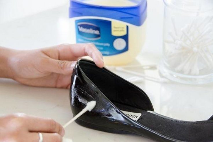 Как убрать царапины на обуви: эффективные способы реставрации