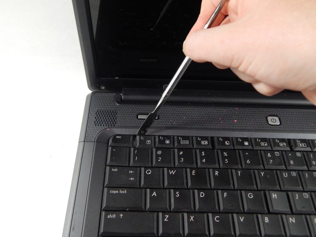 Как почистить клавиатуру на ноутбуке в домашних условиях: чистка с разборкой и без