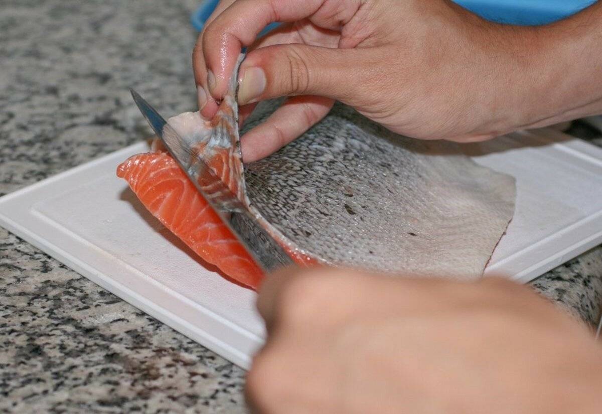 Что делать с внутренностями форели. разделка целой рыбы на филе (разделка форели)