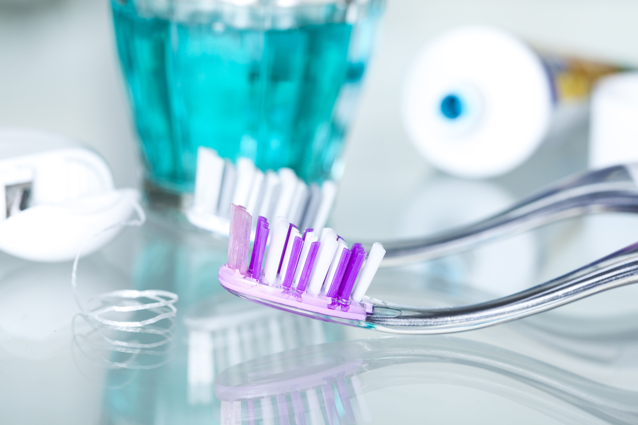 Как часто менять зубную щетку ребенку и взрослому ( в т.ч. электрическую)