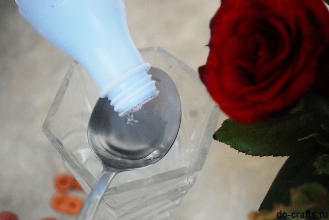 Что делать, чтобы срезанные розы дольше стояли в вазе? какие сорта роз стоят в срезанном виде в вазе дольше всего? как правильно добавлять сахар, водку, аспирин в воду в вазе, чтобы живые розы дольше стояли?